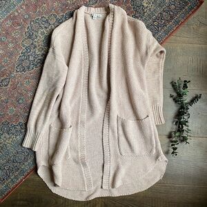 American Eagle Knitted Cardigan – Size Medium (Light Tan, Long Sleeve)